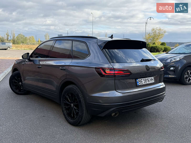 Внедорожник / Кроссовер Volkswagen Touareg 2018 в Одессе