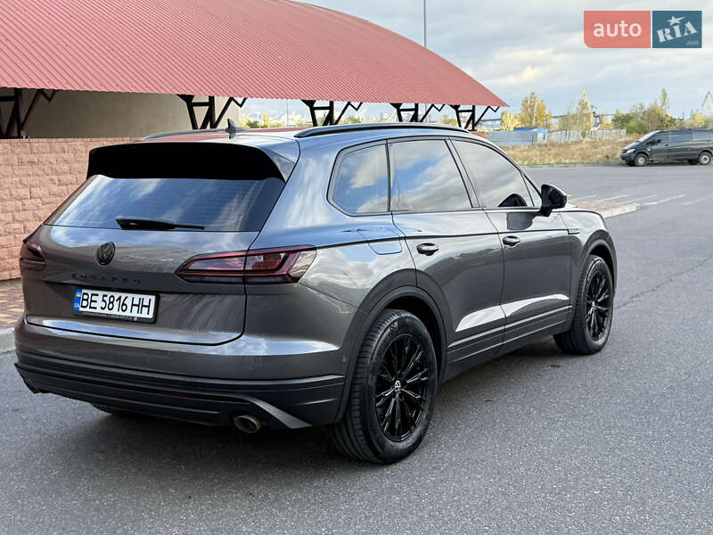 Внедорожник / Кроссовер Volkswagen Touareg 2018 в Одессе