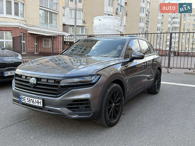 Внедорожник / Кроссовер Volkswagen Touareg 2018 в Одессе