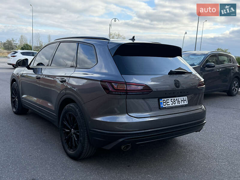 Внедорожник / Кроссовер Volkswagen Touareg 2018 в Одессе