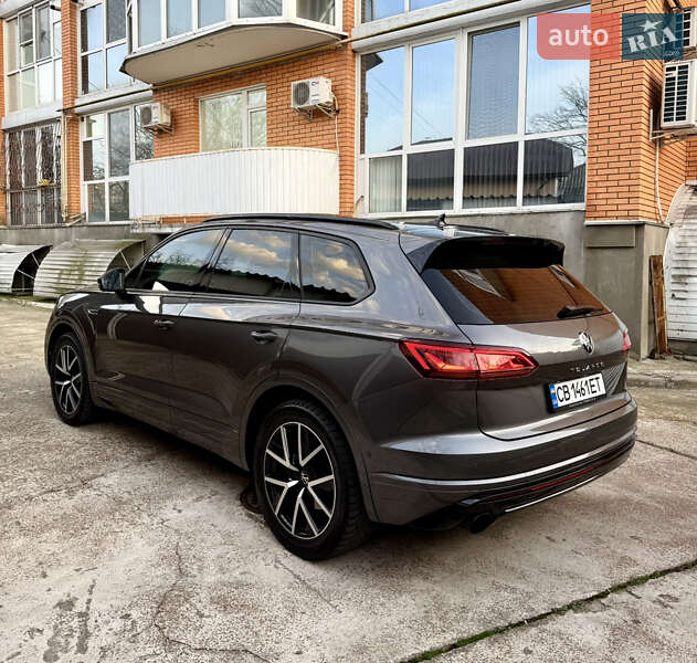 Внедорожник / Кроссовер Volkswagen Touareg 2020 в Киеве