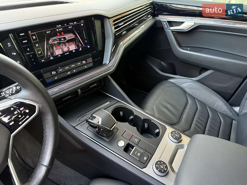 Внедорожник / Кроссовер Volkswagen Touareg 2020 в Киеве