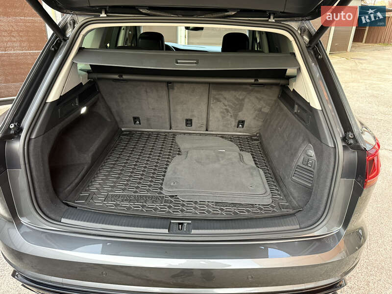 Внедорожник / Кроссовер Volkswagen Touareg 2020 в Киеве