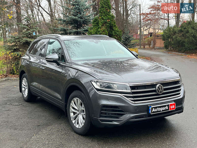 Внедорожник / Кроссовер Volkswagen Touareg 2019 в Киеве