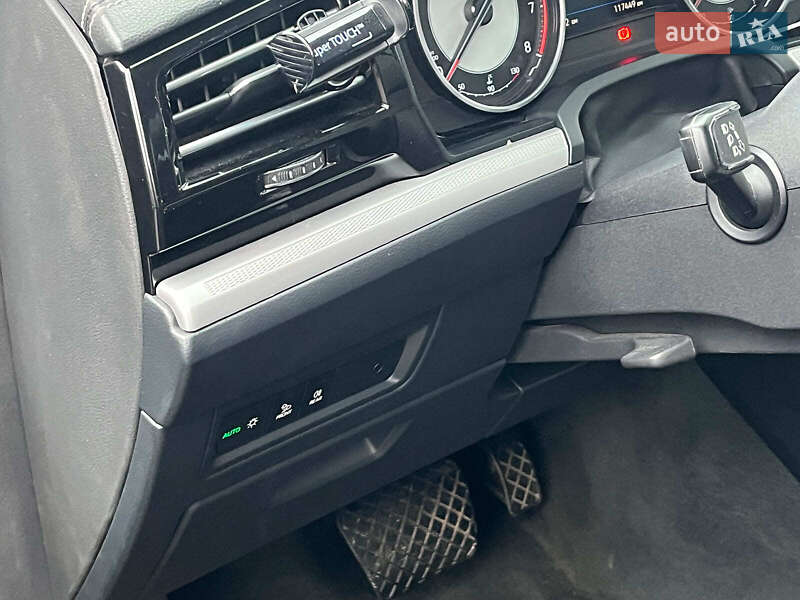 Внедорожник / Кроссовер Volkswagen Touareg 2019 в Киеве