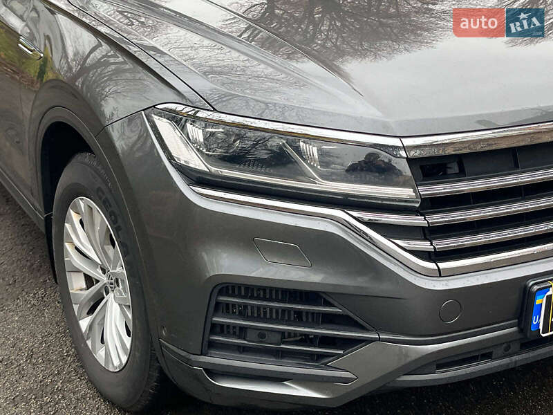 Внедорожник / Кроссовер Volkswagen Touareg 2019 в Киеве