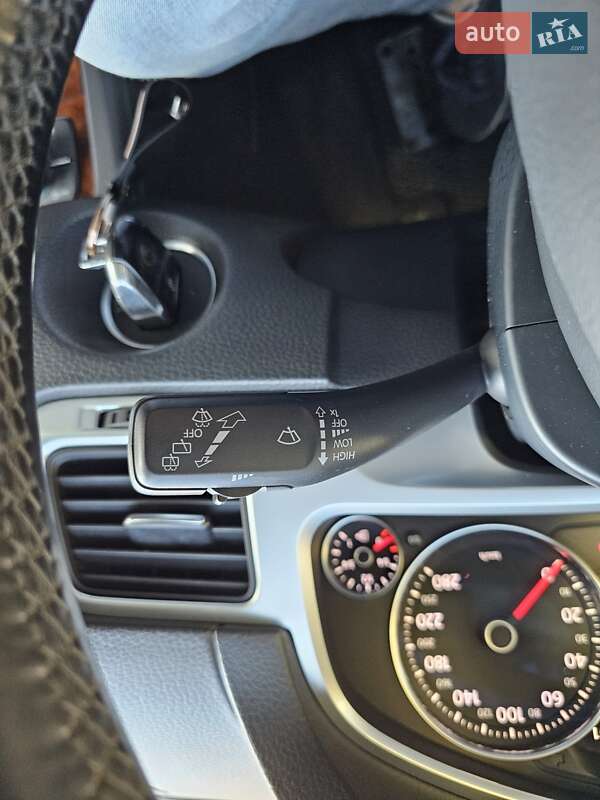 Внедорожник / Кроссовер Volkswagen Touareg 2013 в Броварах