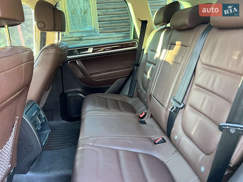 Внедорожник / Кроссовер Volkswagen Touareg 2012 в Трускавце