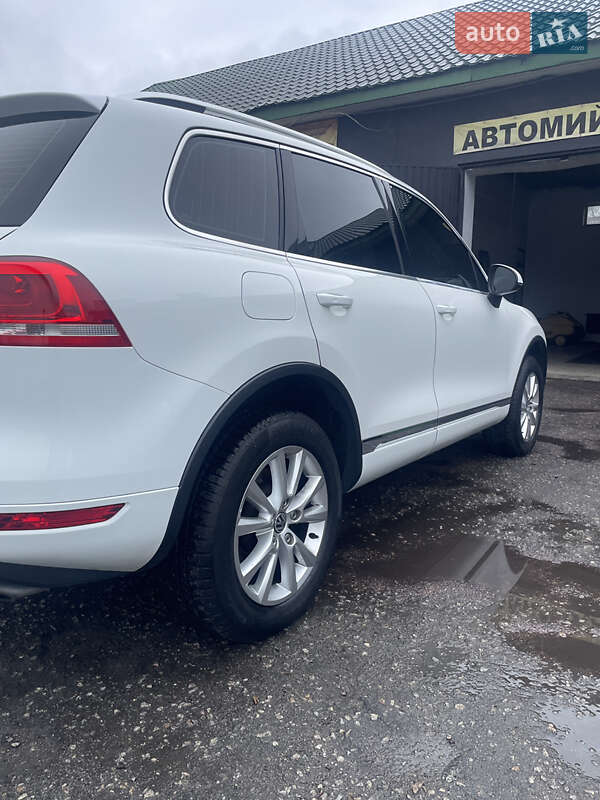 Позашляховик / Кросовер Volkswagen Touareg 2012 в Кам'янському