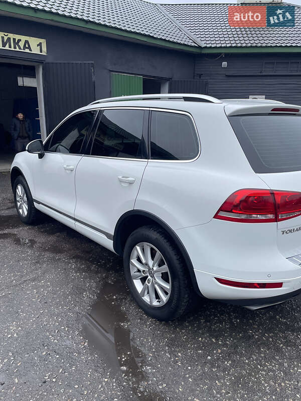 Позашляховик / Кросовер Volkswagen Touareg 2012 в Кам'янському