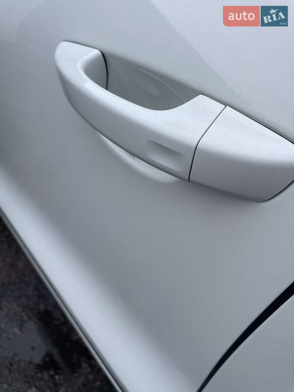 Позашляховик / Кросовер Volkswagen Touareg 2012 в Кам'янському