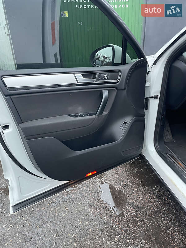 Позашляховик / Кросовер Volkswagen Touareg 2012 в Кам'янському