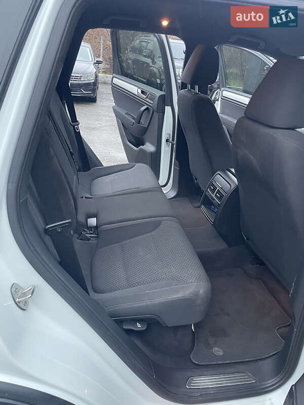 Позашляховик / Кросовер Volkswagen Touareg 2012 в Кам'янському
