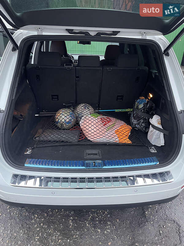 Позашляховик / Кросовер Volkswagen Touareg 2012 в Кам'янському