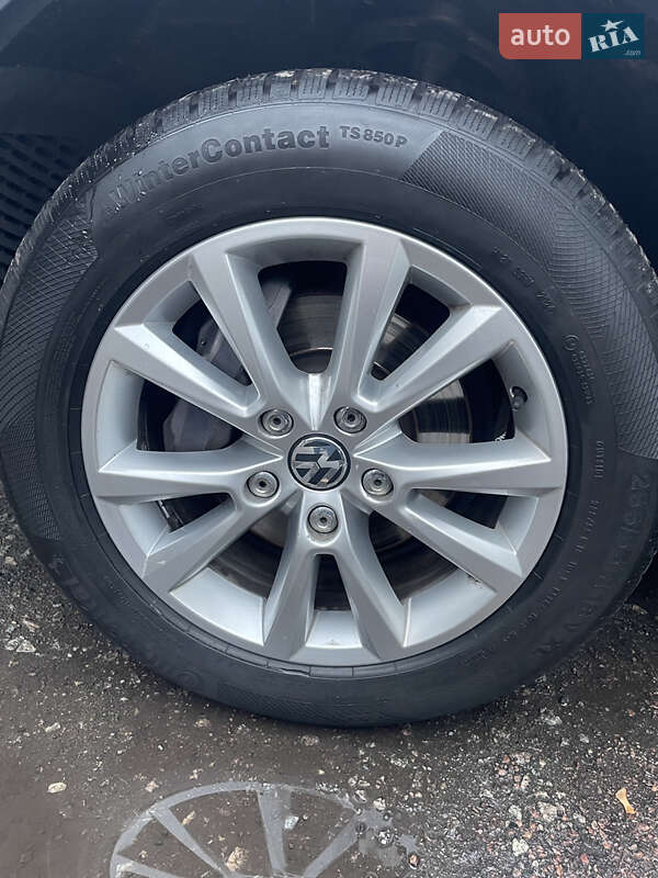 Позашляховик / Кросовер Volkswagen Touareg 2012 в Кам'янському