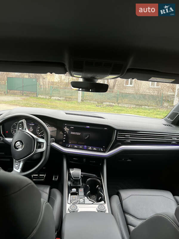 Внедорожник / Кроссовер Volkswagen Touareg 2019 в Первомайске