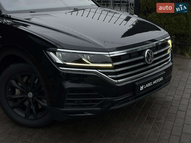 Внедорожник / Кроссовер Volkswagen Touareg 2019 в Киеве