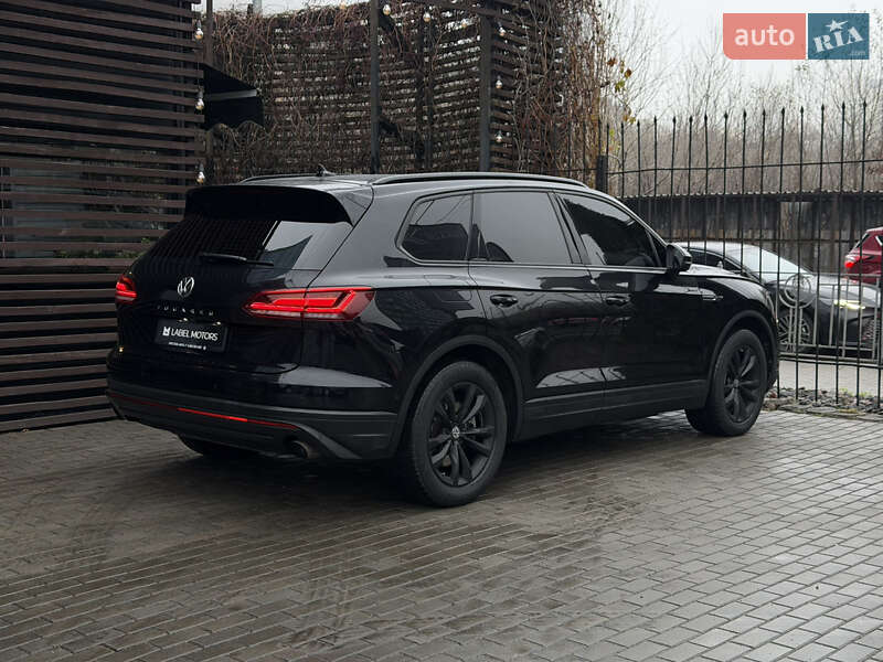 Внедорожник / Кроссовер Volkswagen Touareg 2019 в Киеве