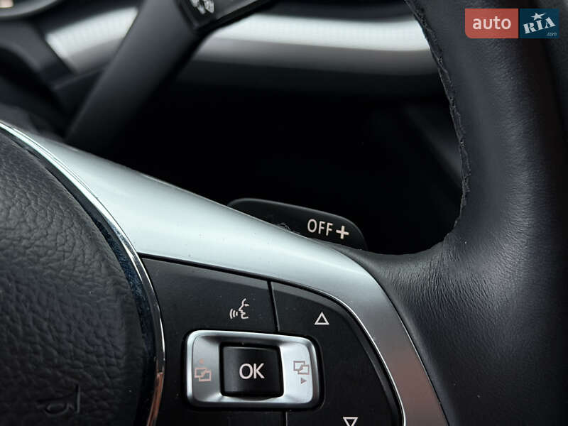 Внедорожник / Кроссовер Volkswagen Touareg 2019 в Киеве