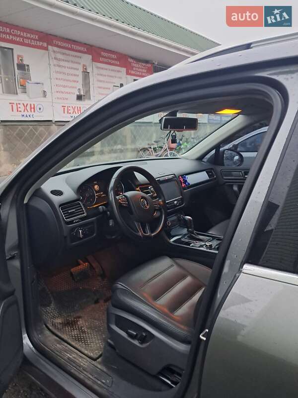 Внедорожник / Кроссовер Volkswagen Touareg 2013 в Володарке