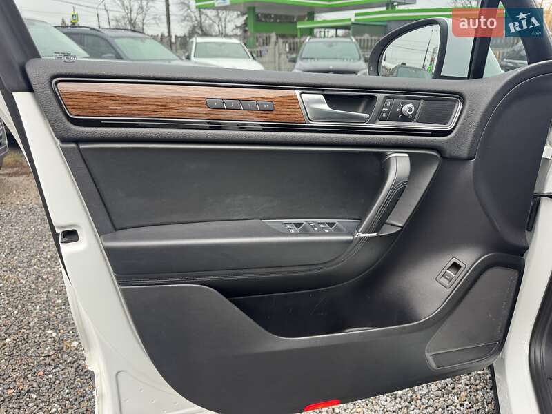 Внедорожник / Кроссовер Volkswagen Touareg 2017 в Тернополе