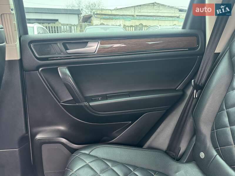 Внедорожник / Кроссовер Volkswagen Touareg 2017 в Тернополе