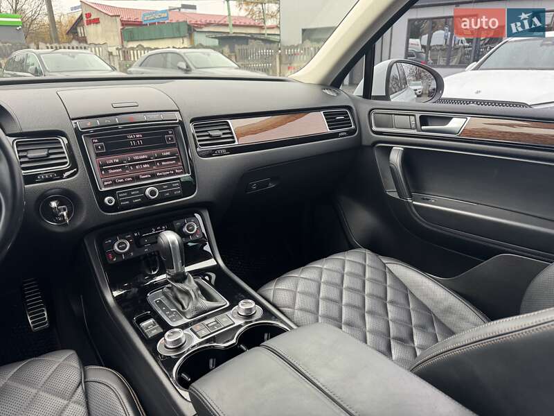 Внедорожник / Кроссовер Volkswagen Touareg 2017 в Тернополе