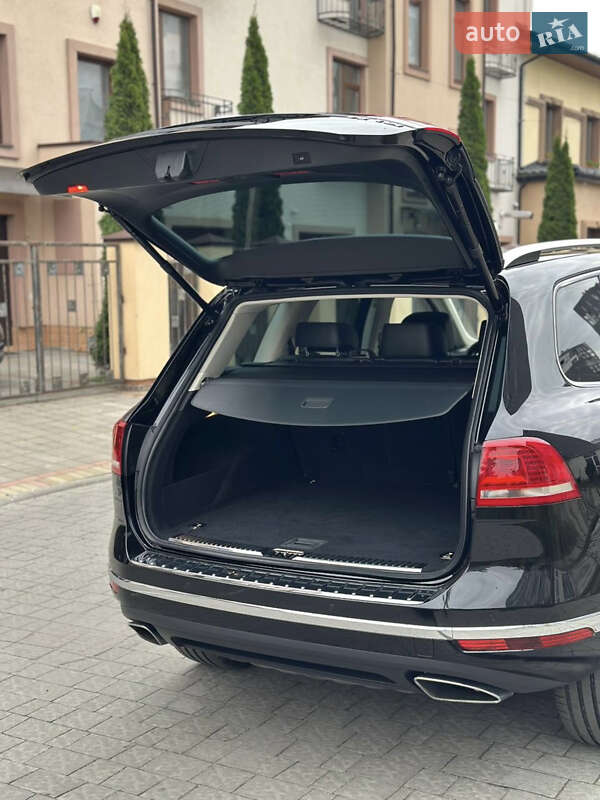 Внедорожник / Кроссовер Volkswagen Touareg 2017 в Львове