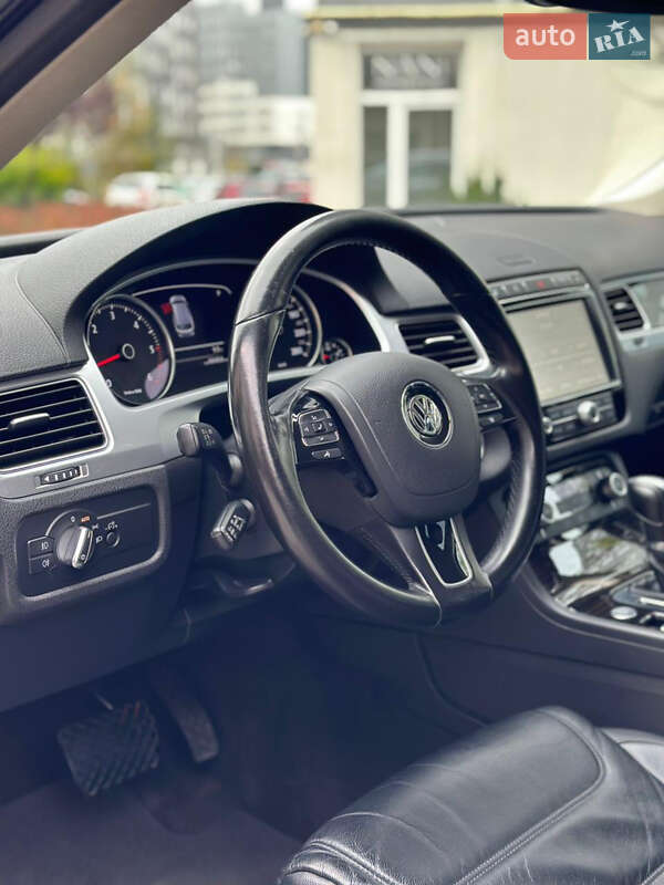 Внедорожник / Кроссовер Volkswagen Touareg 2017 в Львове