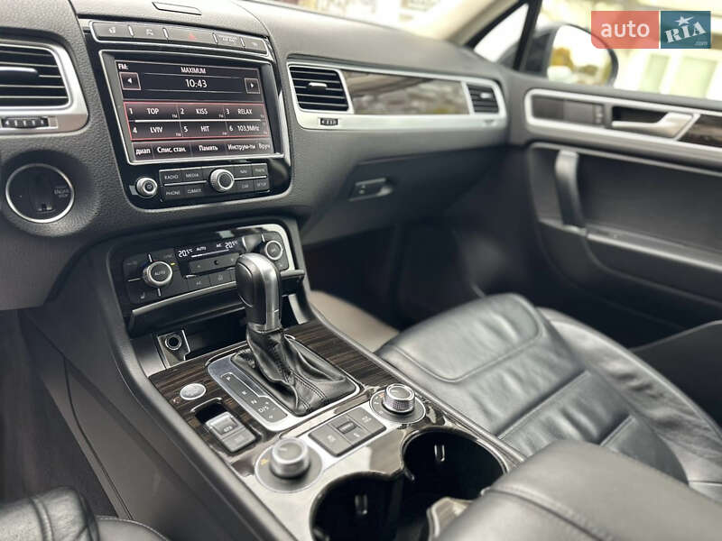 Внедорожник / Кроссовер Volkswagen Touareg 2017 в Львове