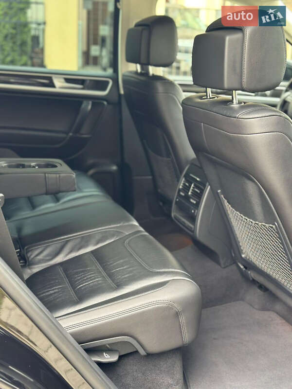 Внедорожник / Кроссовер Volkswagen Touareg 2017 в Львове