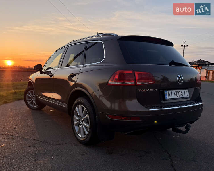 Внедорожник / Кроссовер Volkswagen Touareg 2013 в Киеве