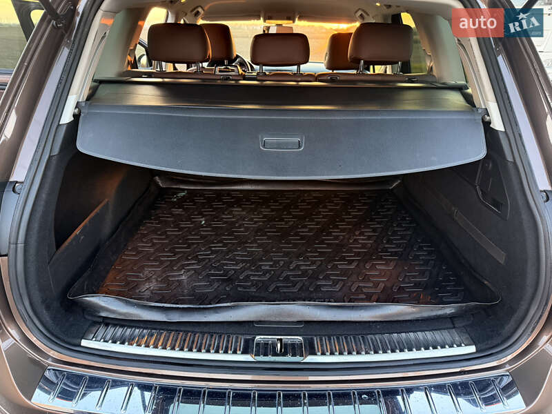 Внедорожник / Кроссовер Volkswagen Touareg 2013 в Киеве