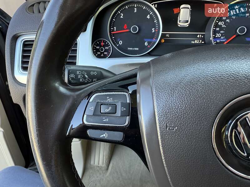 Внедорожник / Кроссовер Volkswagen Touareg 2016 в Львове