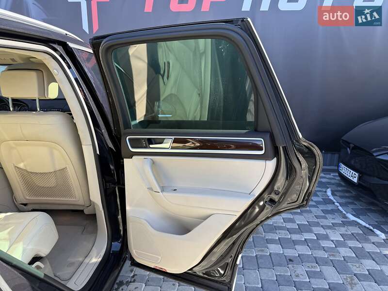 Внедорожник / Кроссовер Volkswagen Touareg 2016 в Львове