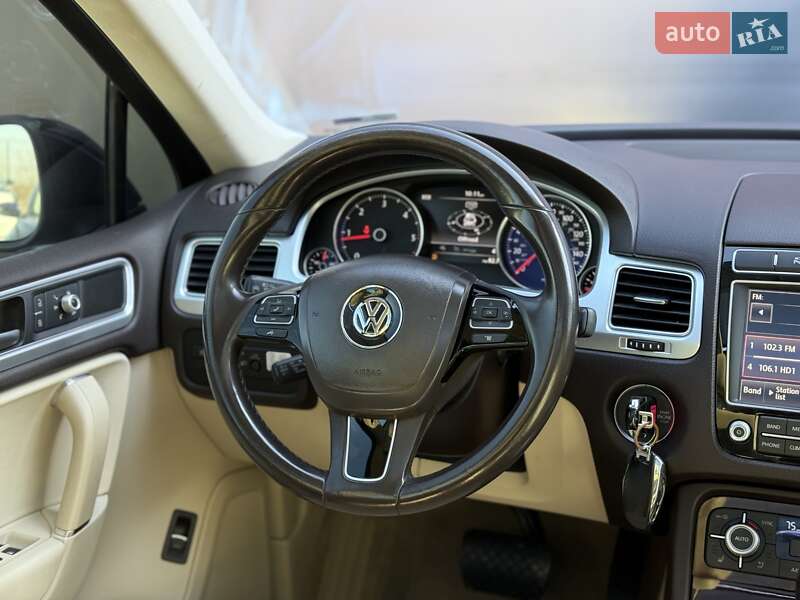 Внедорожник / Кроссовер Volkswagen Touareg 2016 в Львове