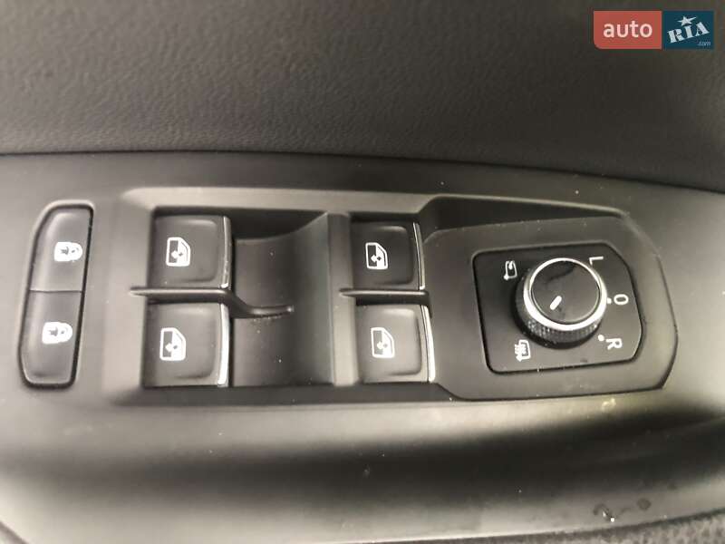 Позашляховик / Кросовер Volkswagen Touareg 2021 в Києві фото 14 Позашляховик / Кросовер Volkswagen Touareg 2021 в Києві