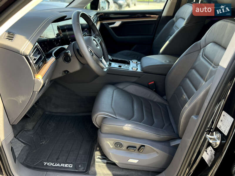 Внедорожник / Кроссовер Volkswagen Touareg 2018 в Одессе