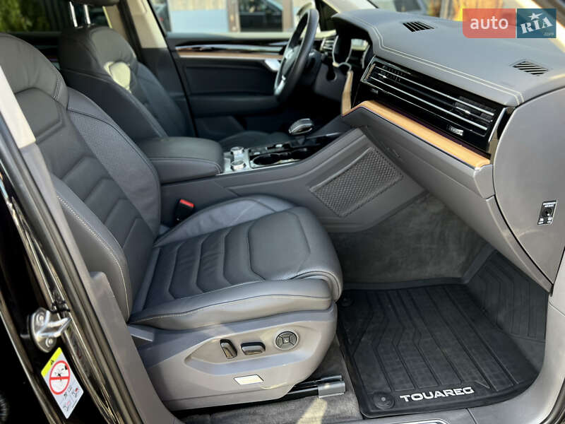 Внедорожник / Кроссовер Volkswagen Touareg 2018 в Одессе