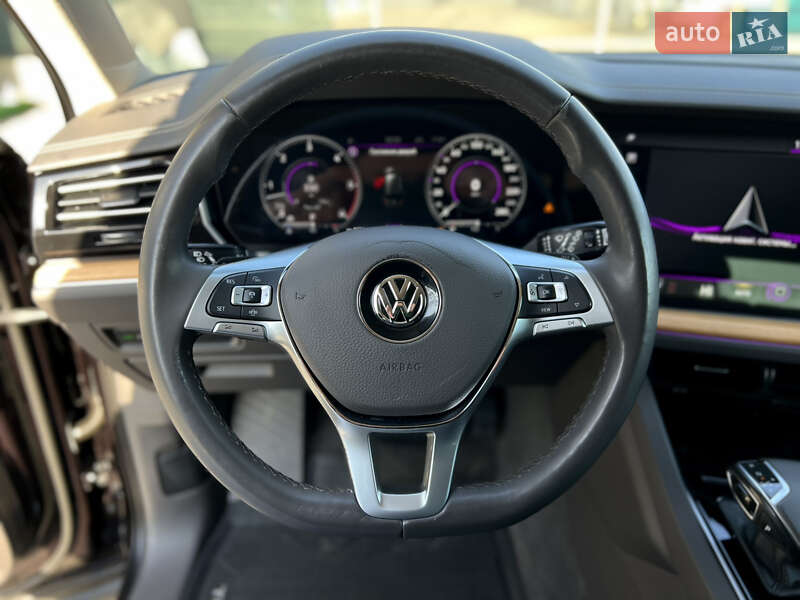 Внедорожник / Кроссовер Volkswagen Touareg 2018 в Одессе