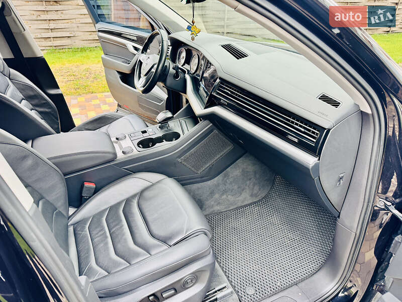 Внедорожник / Кроссовер Volkswagen Touareg 2019 в Киеве