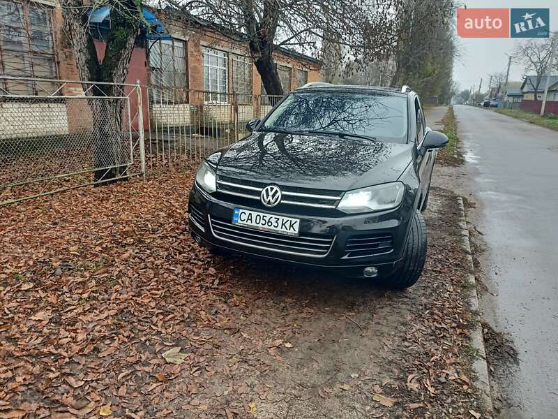 Внедорожник / Кроссовер Volkswagen Touareg 2014 в Черкассах