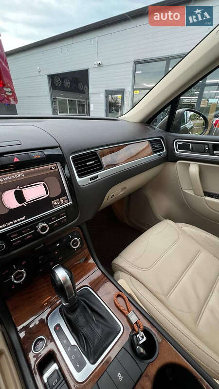 Позашляховик / Кросовер Volkswagen Touareg 2010 в Новоселиці