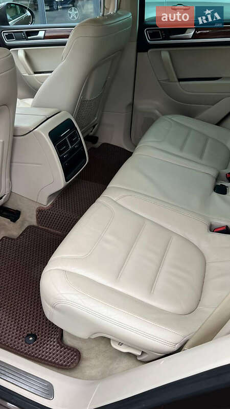 Позашляховик / Кросовер Volkswagen Touareg 2010 в Новоселиці