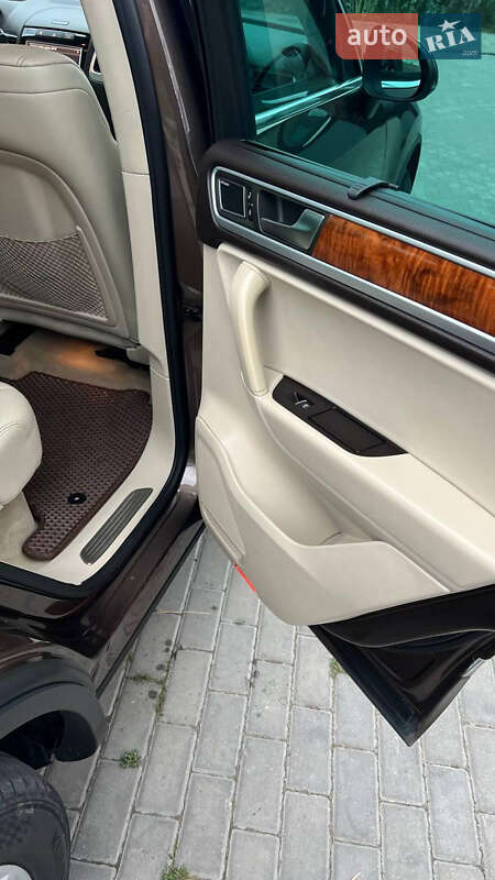 Позашляховик / Кросовер Volkswagen Touareg 2010 в Новоселиці