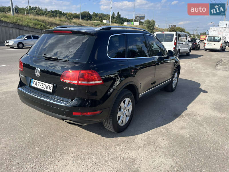 Позашляховик / Кросовер Volkswagen Touareg 2012 в Києві