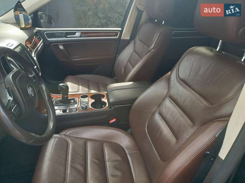 Внедорожник / Кроссовер Volkswagen Touareg 2014 в Черкассах