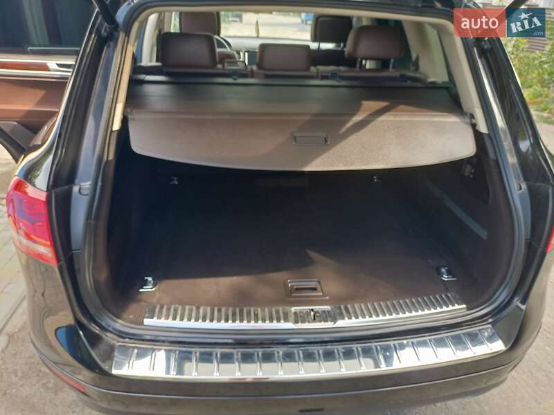 Внедорожник / Кроссовер Volkswagen Touareg 2014 в Черкассах