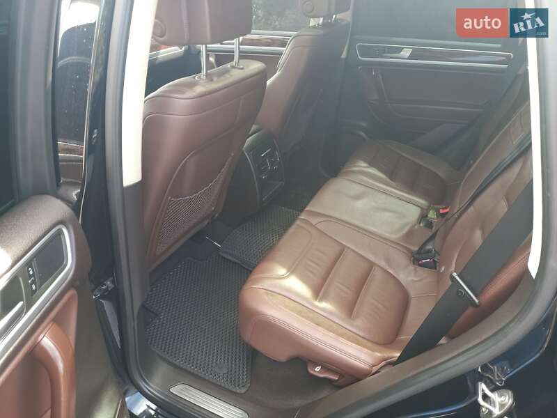 Внедорожник / Кроссовер Volkswagen Touareg 2014 в Черкассах