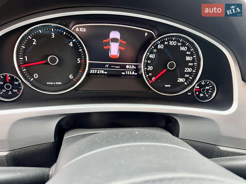 Внедорожник / Кроссовер Volkswagen Touareg 2010 в Черновцах